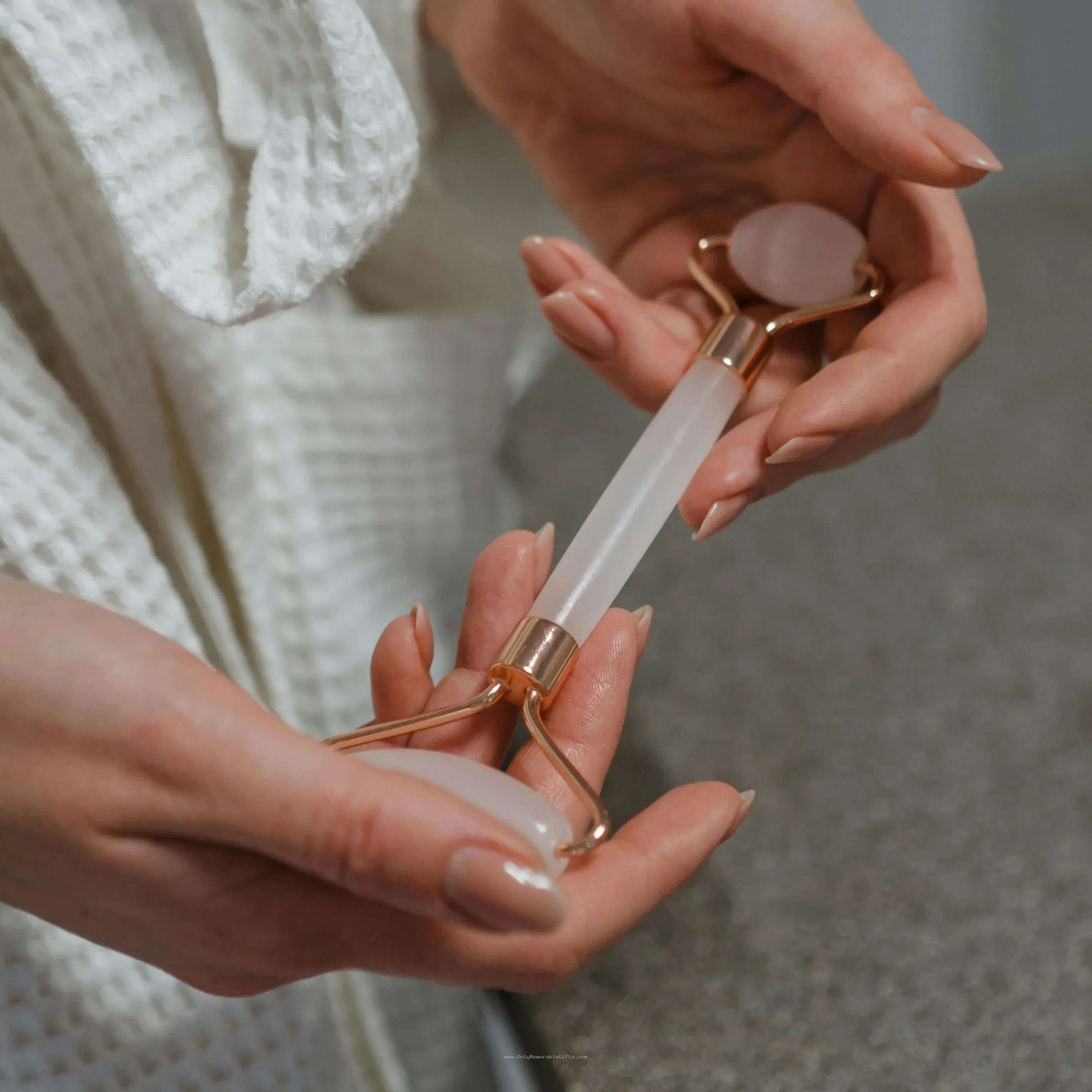 Rose Quartz Roller - Image 4