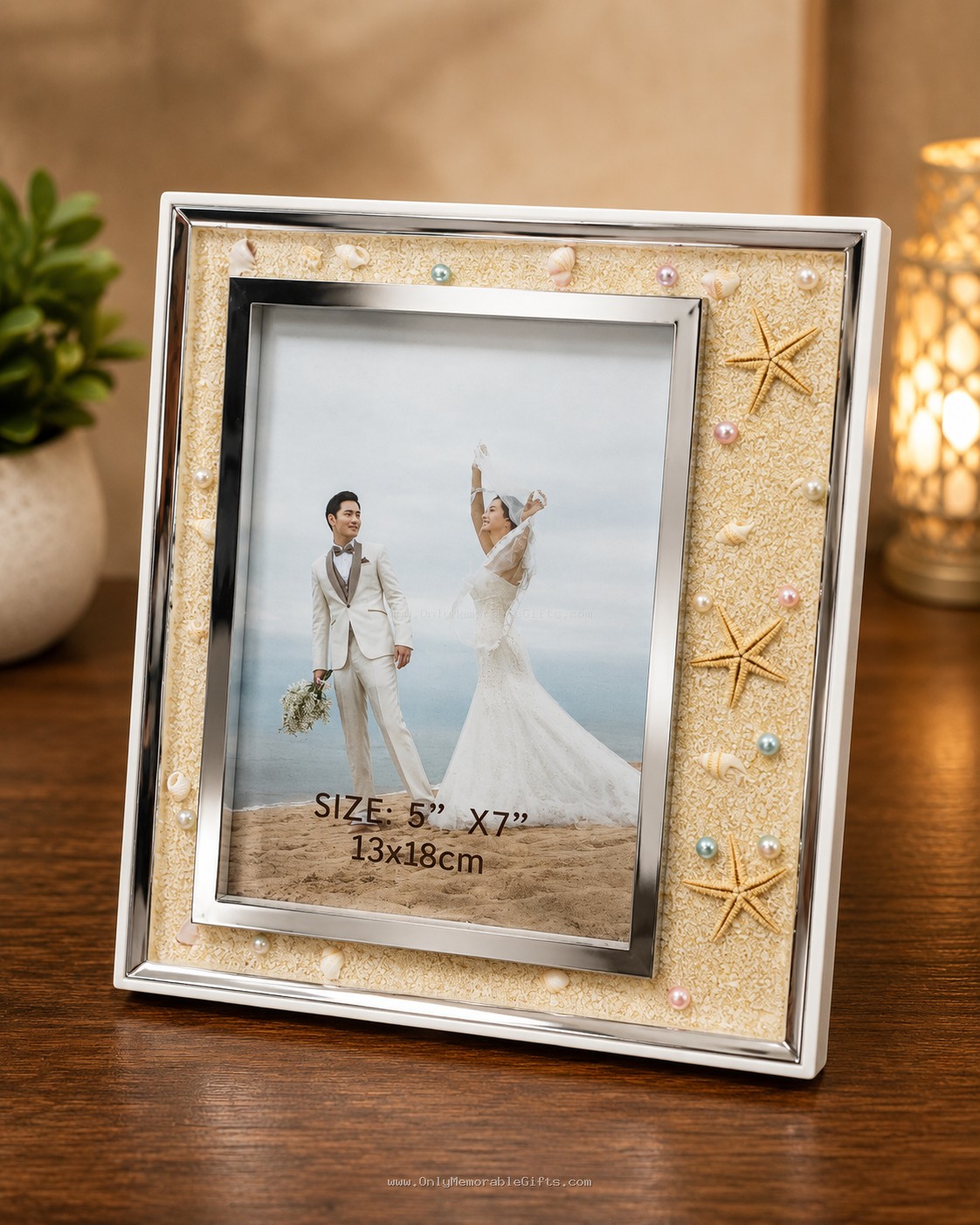 Beach theme photo frame with seashell and starfish decoration