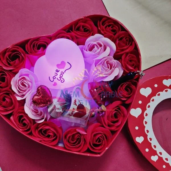 Alternative view of HOT LOVE COMBO