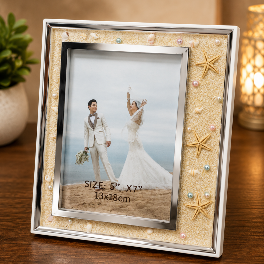 Beach theme photo frame with seashell and starfish decoration